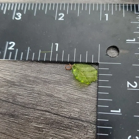 Green Leaf-Shaped Glass Pendant P337 - Picture 4 of 4